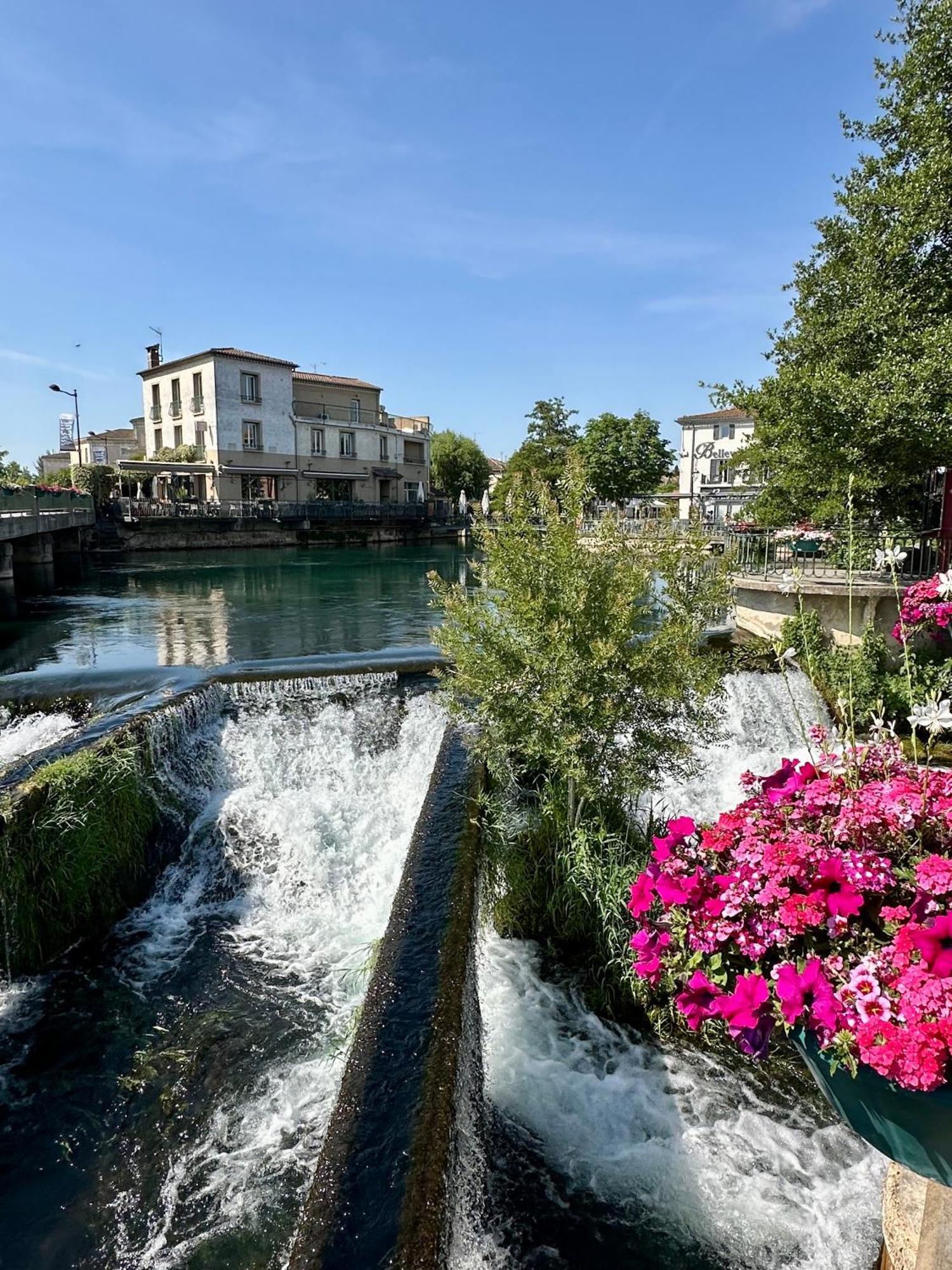 Lou Paseo : Appartement Brocante Centre Historique LʼIsle-sur-la-Sorgue Extérieur photo